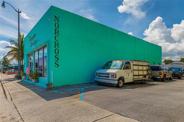4 of 7 - 5023 S Dixie Hwy, West Palm Beach, FL