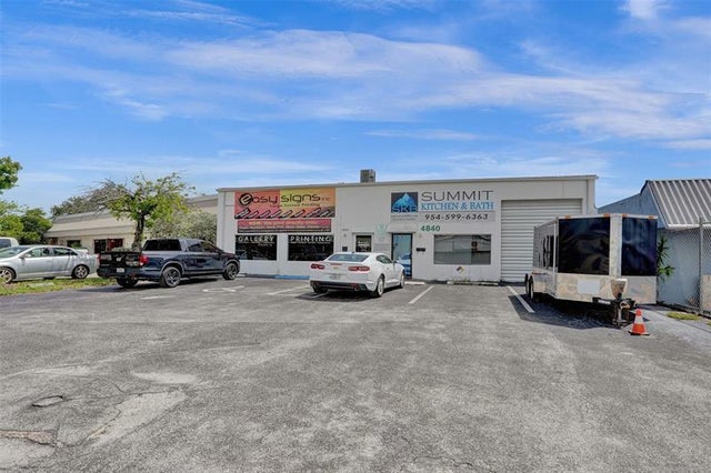 1 of 27 - 4840 N Dixie Hwy, Oakland Park, FL