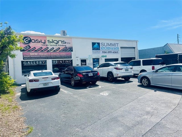4 of 27 - 4840 N Dixie Hwy, Oakland Park, FL