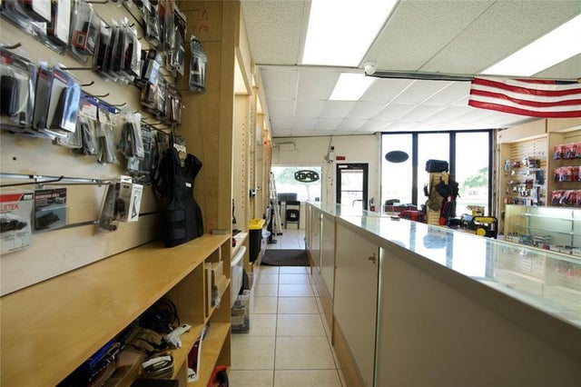 4 of 31 - 4581 N Dixie Hwy, Deerfield Beach, FL