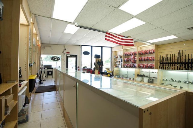 5 of 31 - 4581 N Dixie Hwy, Deerfield Beach, FL