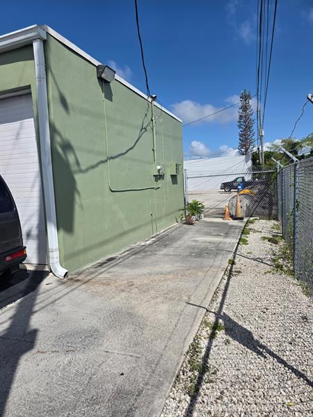 5 of 12 - 4800 Ne 11th Ave, Oakland Park, FL