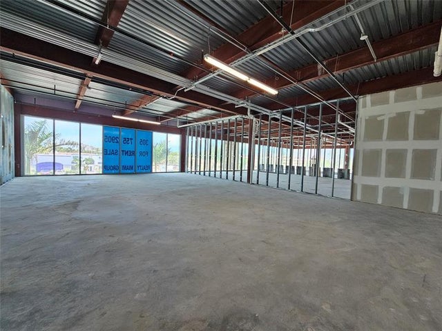 5 of 27 - 1006 E Hallandale Beach Blvd, Hallandale, FL