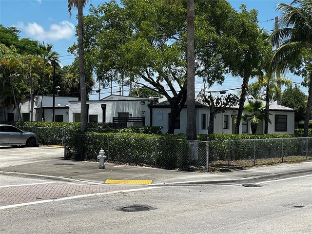 4 of 10 - 5901 Broadway, West Palm Beach, FL