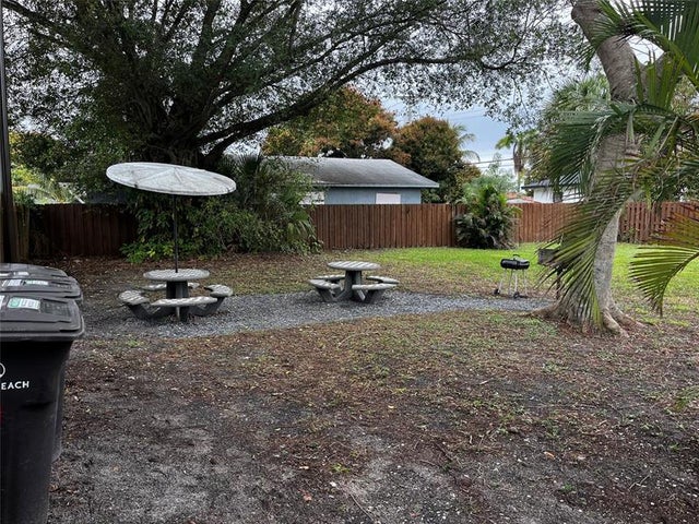 5 of 10 - 5901 Broadway, West Palm Beach, FL