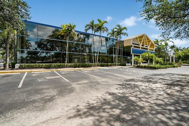 2 of 14 - 1605 W Oakland Park Blvd, Oakland Park, FL