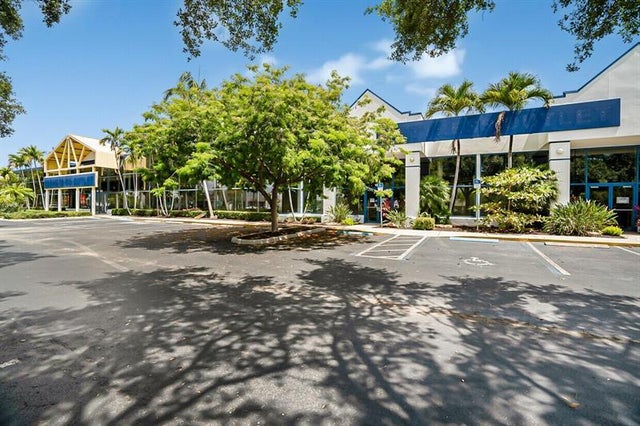 3 of 14 - 1605 W Oakland Park Blvd, Oakland Park, FL