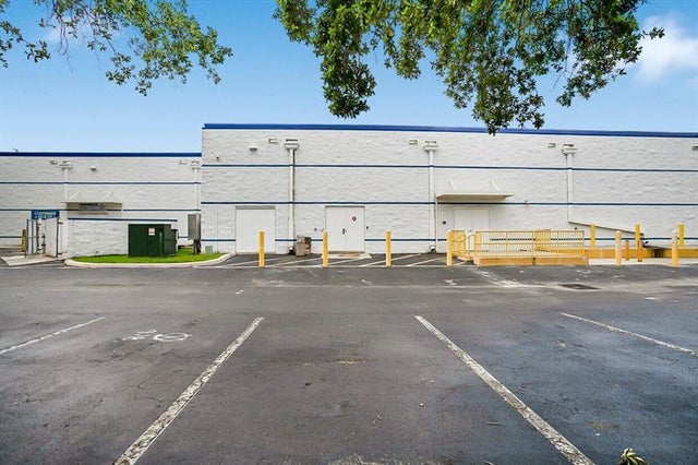 5 of 14 - 1605 W Oakland Park Blvd, Oakland Park, FL