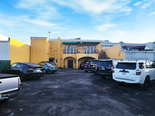 4 of 19 - 2745 E Oakland Park Blvd, Fort Lauderdale, FL