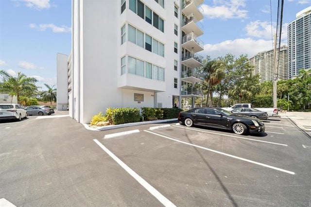 4 of 38 - 800 Se 4th St 104, Fort Lauderdale, FL