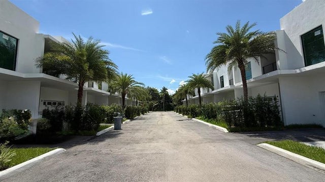 2526 Pierce 10, Hollywood