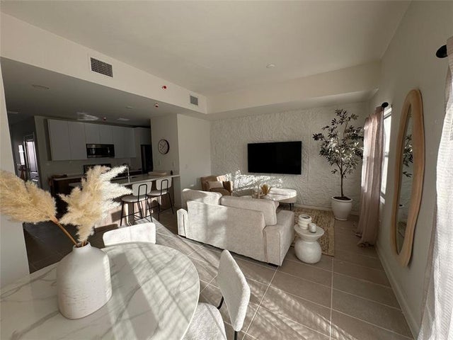 4 of 15 - 2526 Pierce 10, Hollywood, FL