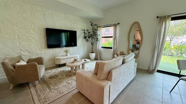 4 of 17 - 2526 Pierce Street 4, Hollywood, FL