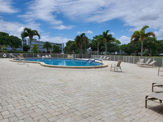 2 of 12 - 110 Lyndhurst E 110, Deerfield Beach, FL