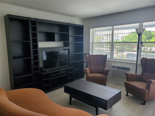 5 of 12 - 110 Lyndhurst E 110, Deerfield Beach, FL
