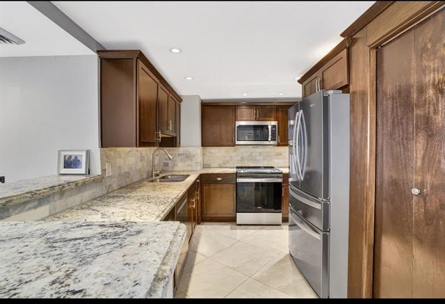 3 of 26 - 5200 N Flagler Dr 802, West Palm Beach, FL