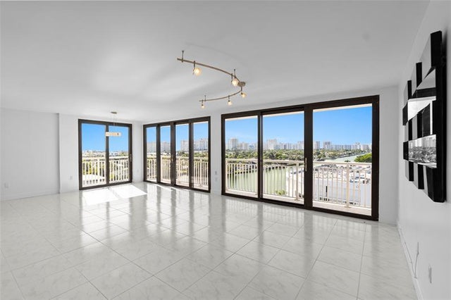 4 of 49 - 3100 Ne 48th St 817, Fort Lauderdale, FL