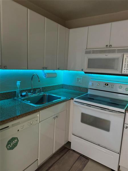 4 of 9 - 1900 S Ocean Blvd 3v, Pompano Beach, FL