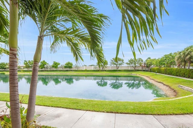 2 of 44 - 4220 N Dixie Hwy 75, Oakland Park, FL