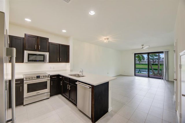 5 of 44 - 4220 N Dixie Hwy 75, Oakland Park, FL