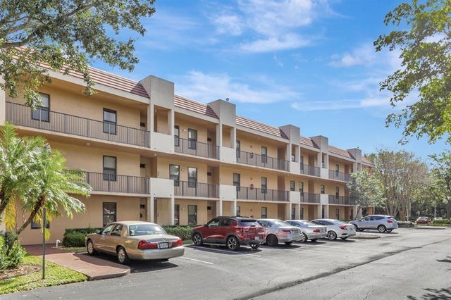 6722 Coral Lake Dr 6722, Margate