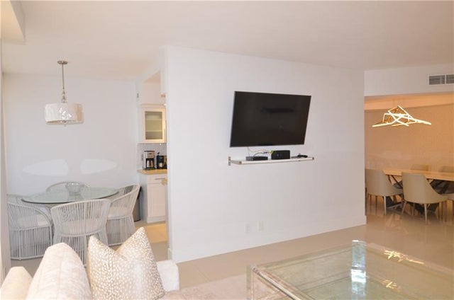 5 of 39 - 19355 Turnberry Wy 7-l, Aventura, FL
