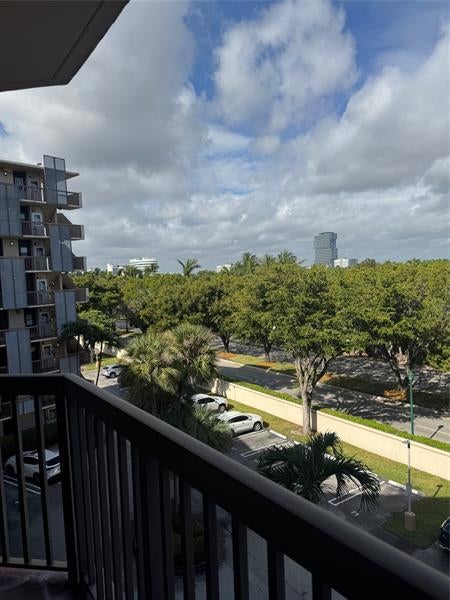 3301 N Country Club Dr 506, Miami