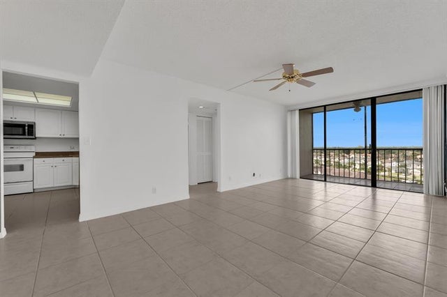 5 of 19 - 5951 Wellesley Park Dr 705, Boca Raton, FL