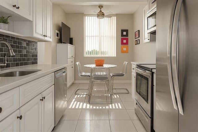 2 of 25 - 4330 Hillcrest Dr 311, Hollywood, FL
