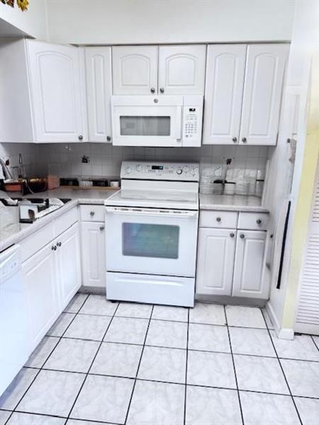 1 of 24 - 7320 Lake Circle Dr 407, Margate, FL