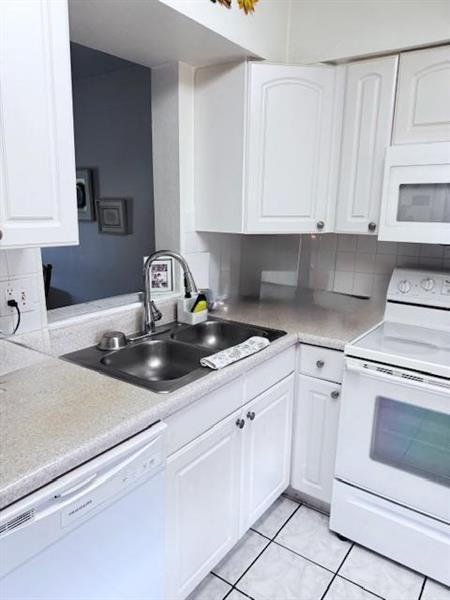2 of 24 - 7320 Lake Circle Dr 407, Margate, FL