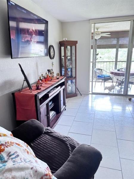 5 of 24 - 7320 Lake Circle Dr 407, Margate, FL