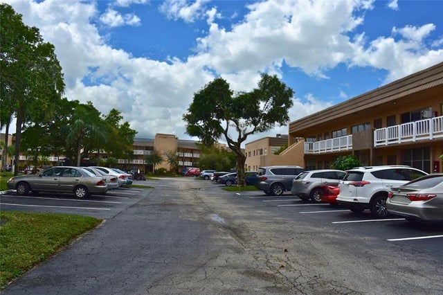 5 of 50 - 9081 Sunrise Lakes Blvd 107, Sunrise, FL
