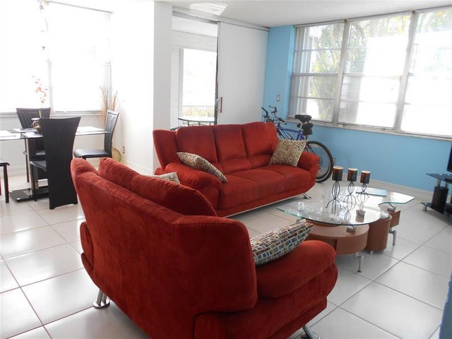 4 of 25 - 2781 Taft St 110, Hollywood, FL