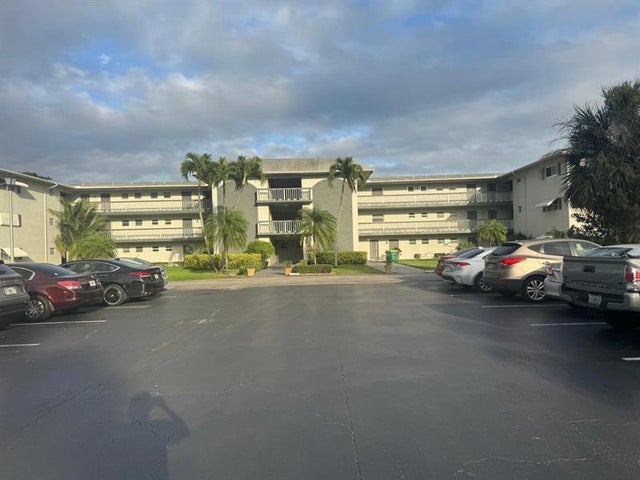 2 of 4 - 1001 Hillcrest Ct 314, Hollywood, FL