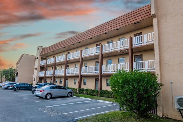 2 of 34 - 9041 Sunrise Lakes Blvd 206, Sunrise, FL