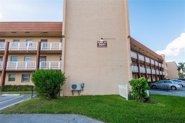 4 of 34 - 9041 Sunrise Lakes Blvd 206, Sunrise, FL