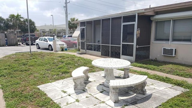 2 of 17 - 2213 Lincoln St 2, Hollywood, FL