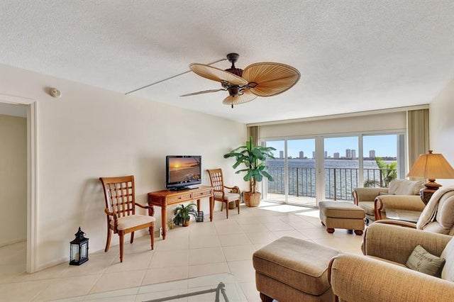 5 of 39 - 801 Lake Shore Dr 403, Lake Park, FL