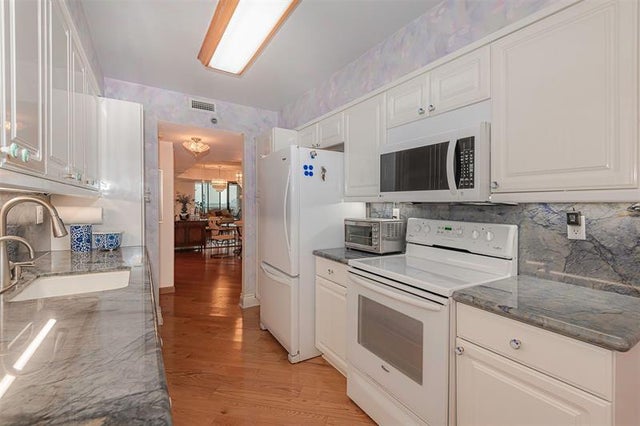 5 of 30 - 3598 Yacht Club Dr 1402, Miami, FL
