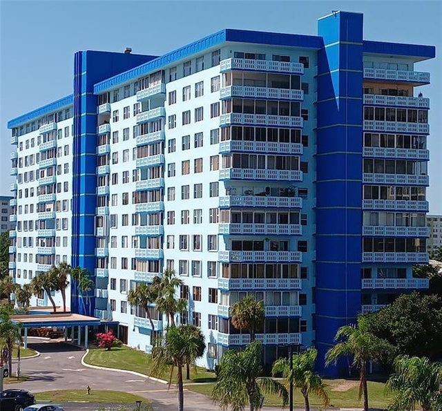 1 of 21 - 4001 Hillcrest Dr 315, Hollywood, FL