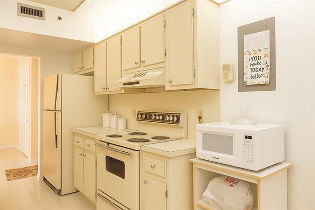 4 of 21 - 4001 Hillcrest Dr 315, Hollywood, FL
