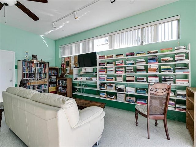3 of 19 - 820 Sw 11th Ave 8b, Hallandale, FL