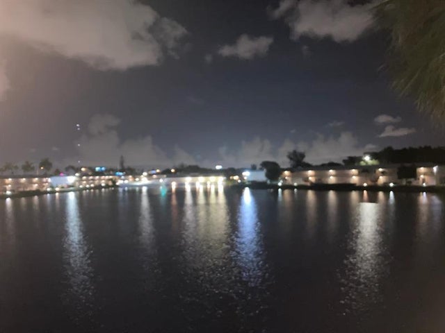 5 of 19 - 820 Sw 11th Ave 8b, Hallandale, FL