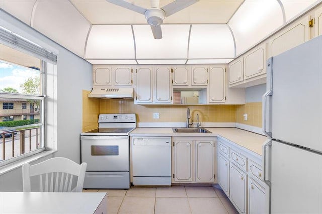 4 of 29 - 7360 Nw 1st St 206, Margate, FL
