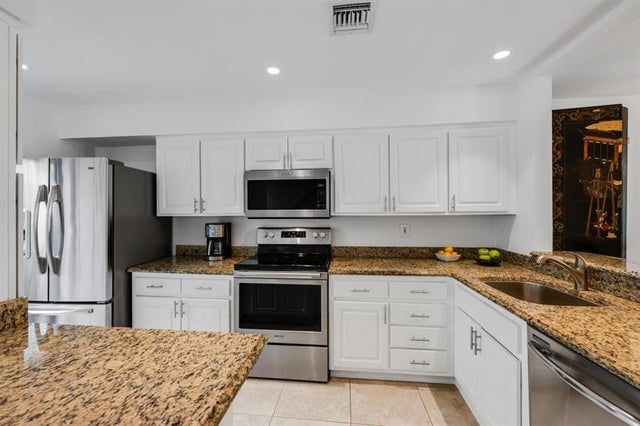 3 of 30 - 547 Ne 7th Ave 3a, Fort Lauderdale, FL