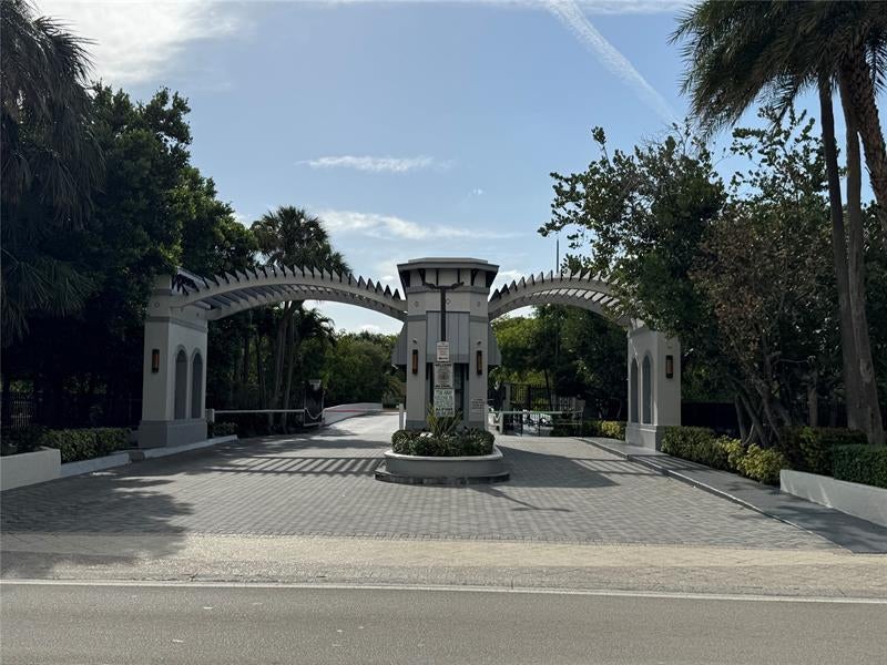 216 Poinciana Dr 216, Sunny Isles Beach