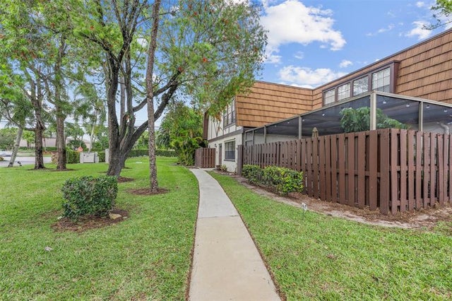 3 of 28 - 100 Weybridge Cir D, Royal Palm Beach, FL