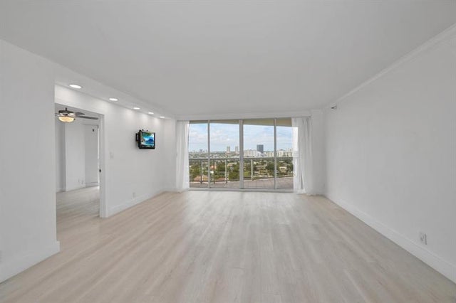 2 of 7 - 3640 Yacht Club Dr 1501, Aventura, FL