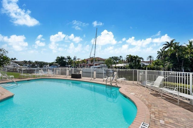 2 of 15 - 1332 Bayview Dr 203, Fort Lauderdale, FL